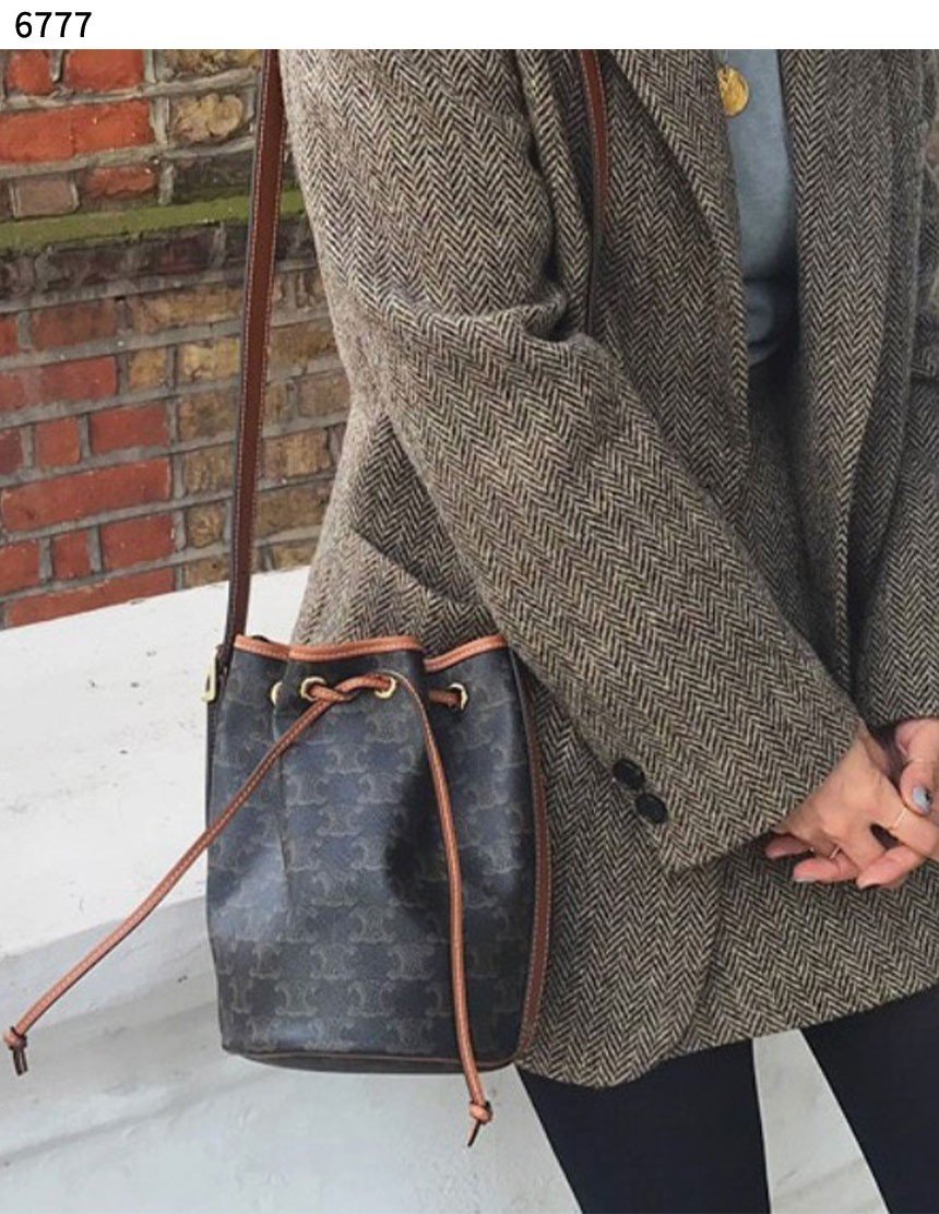 Read more about the article #셀린느 [CELINE] 수입고급 스몰 드로우스트링백 신상입고💢 #가방 #6777