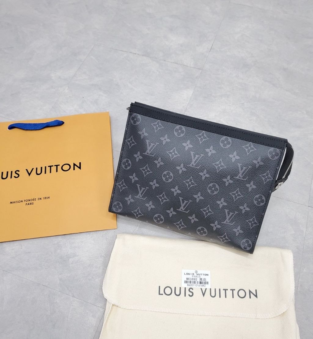 Read more about the article 루이비통 포쉐트 보야쥬 MM 이클립스 클러치백 (가방)