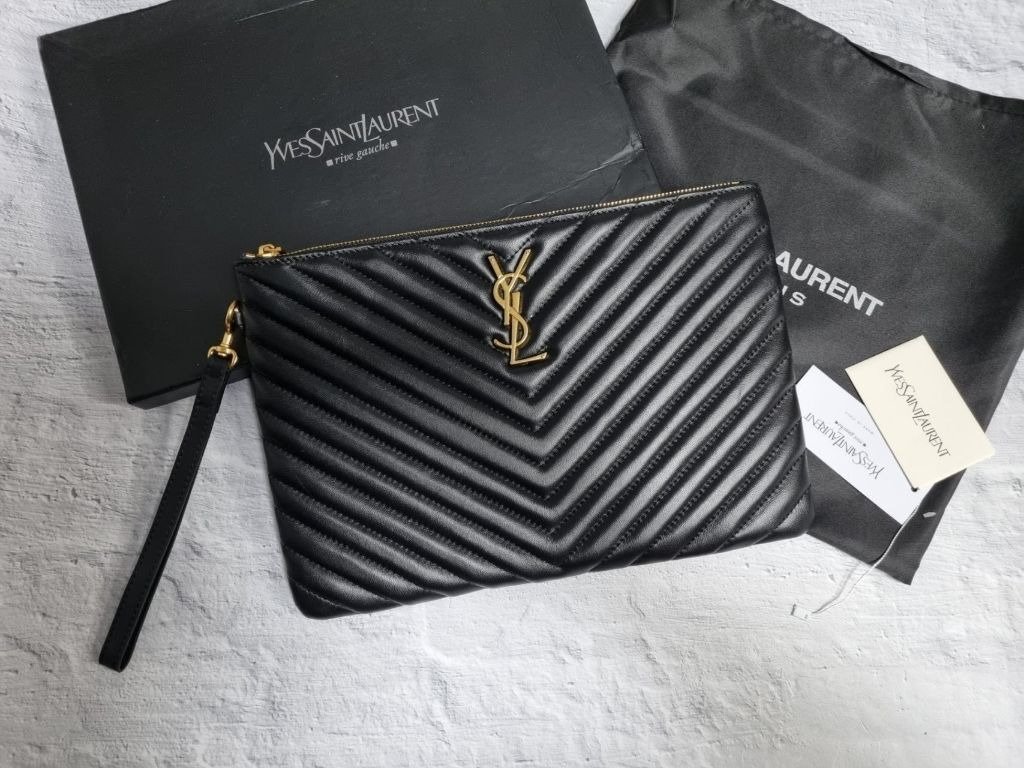 Read more about the article 입생로랑 쉐브론 금장 클러치백 (가방)