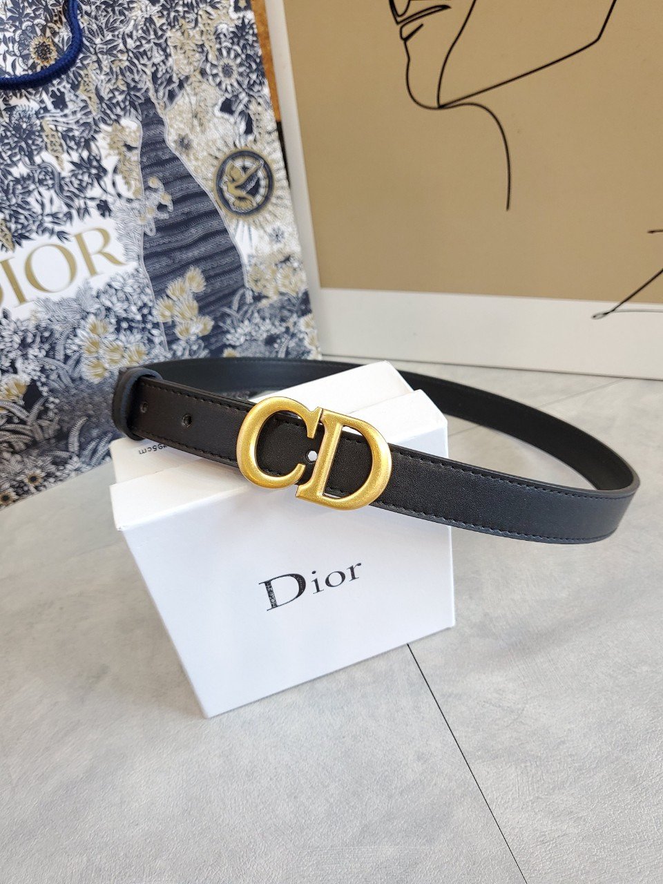 Read more about the article 디올 여성 벨트