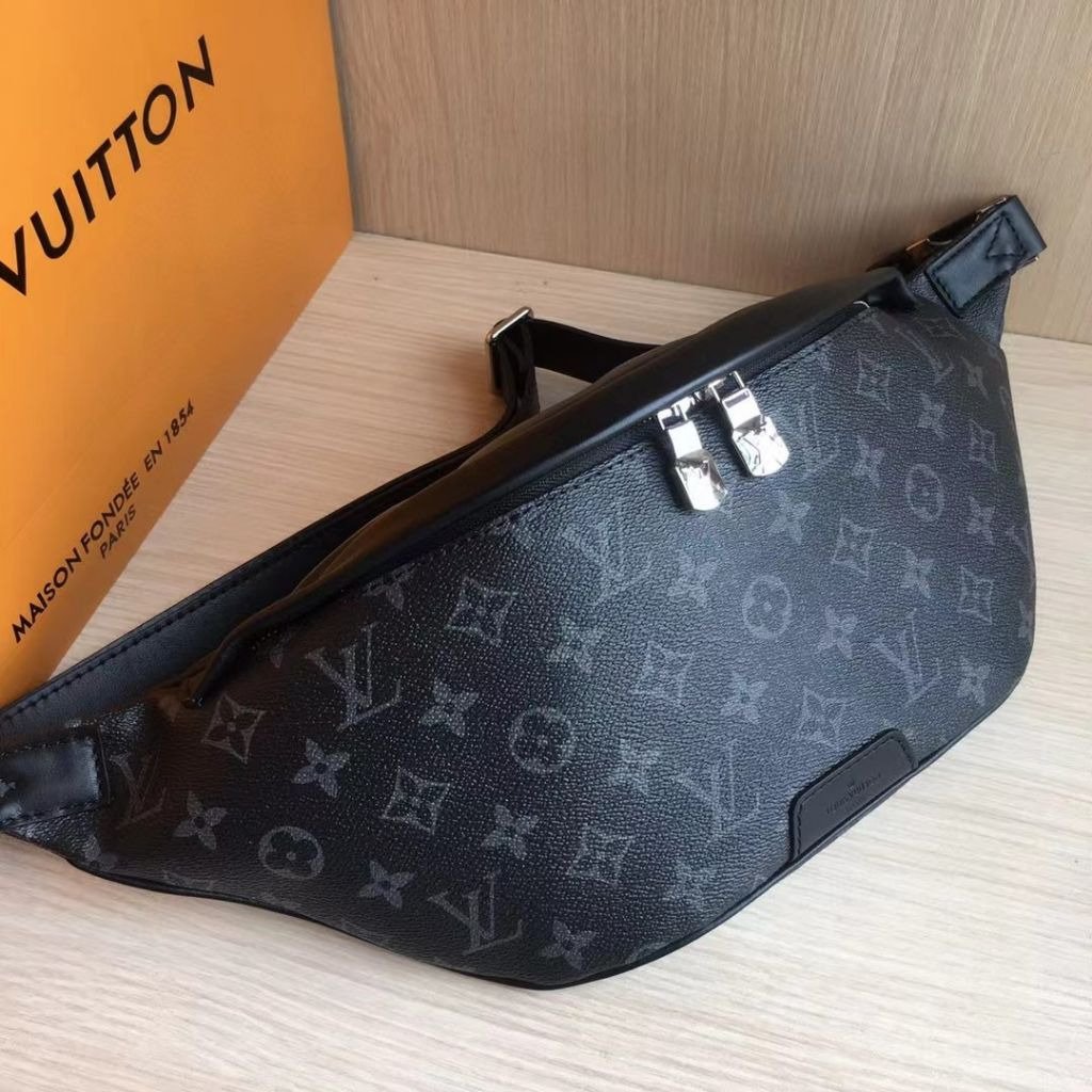 Read more about the article 루이비통 이클립스 디스커버리 범백 (가방) 힙색