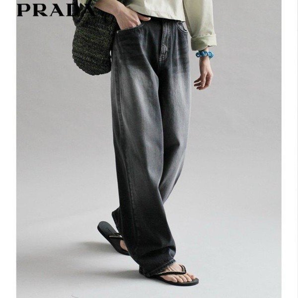 Read more about the article 프라다 여성 워터 배싱 와이드 밴딩 데님 청바지