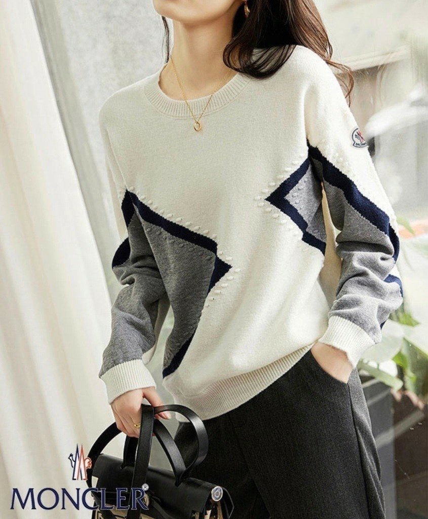 Read more about the article 몽클레어 여성 그레이 스퀘어 포인트 니트