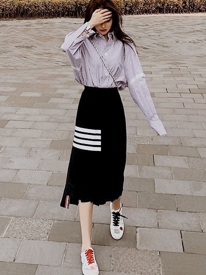 Read more about the article 톰브라운 유니크 언발 스커트 (치마)