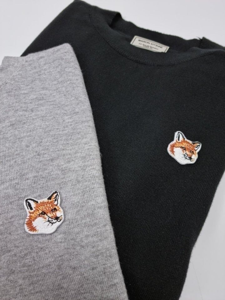Read more about the article 메종키츠네 브라운 폭스헤드 베이직 라운드 니트