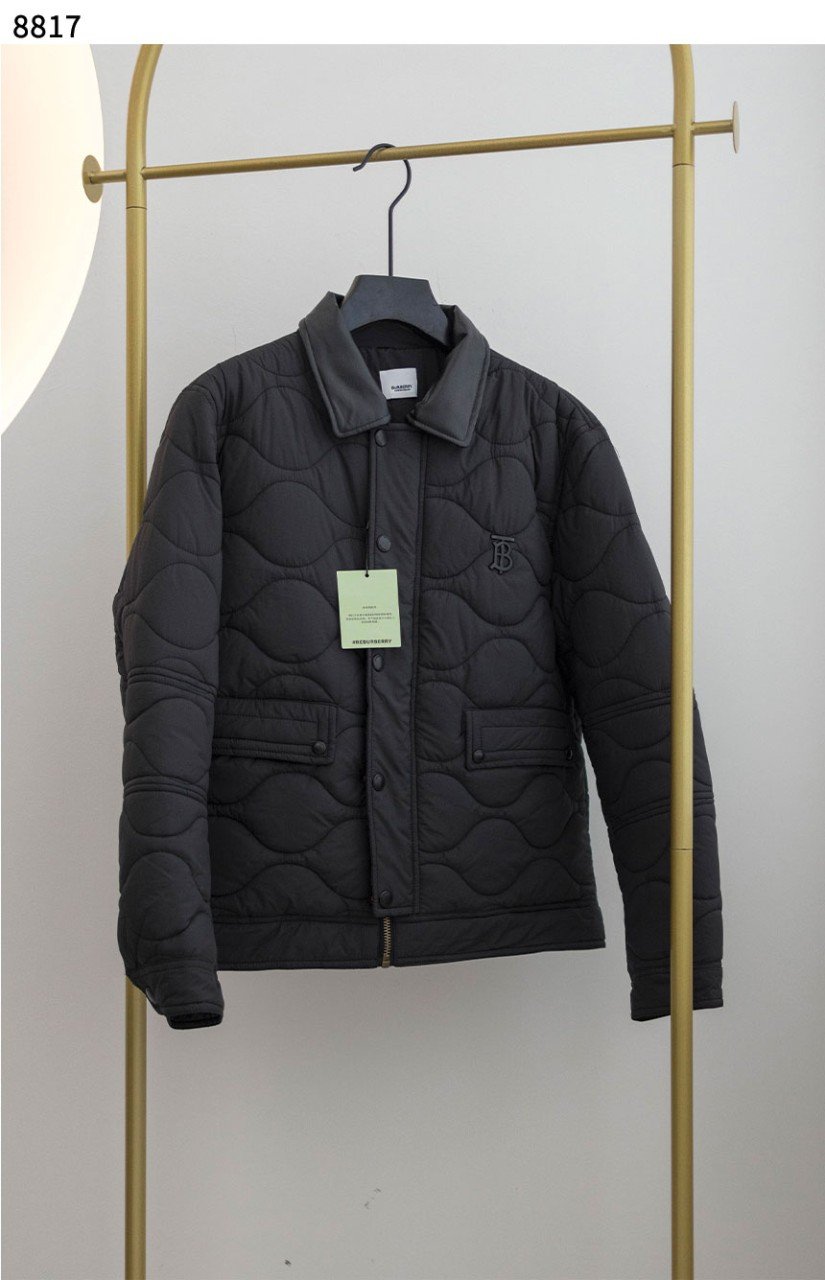 Read more about the article #버버리 [BURBERRY] 수입고급 버버리 웨이브 퀄팅 레더 카라 패딩 다운 자켓 신상입고💢 #상의 #자켓 #8817