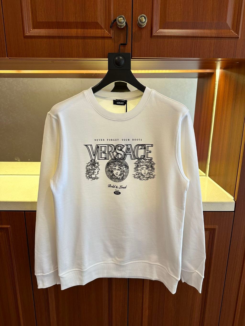 You are currently viewing 베르사체 3D 나염 모자이크 맨투맨