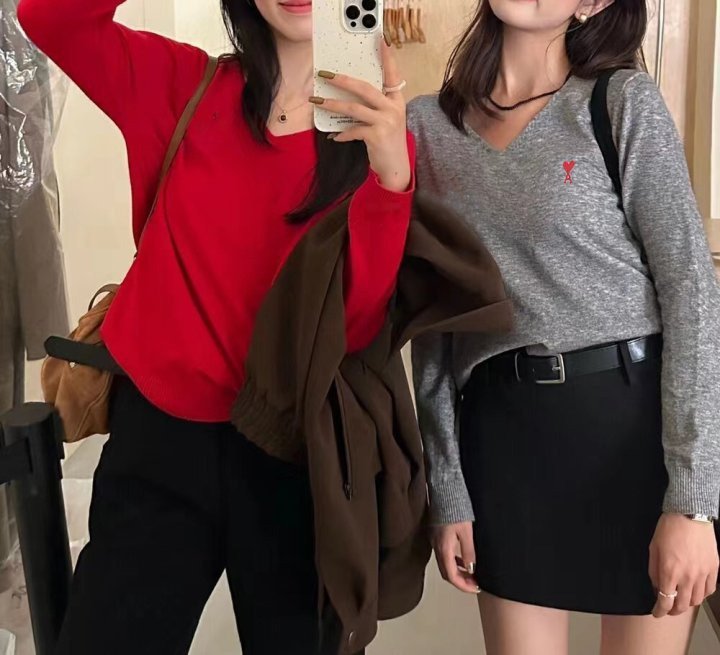 Read more about the article 아미 여성 드 꾀흐 V넥 울 니트