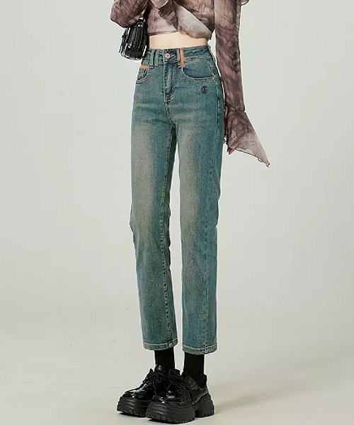 Read more about the article 구찌 여성 스틸 레더탭 워싱진 청바지