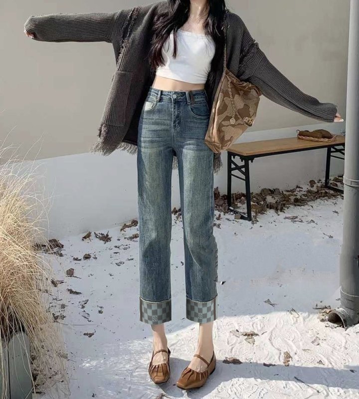 Read more about the article 루이비통 여성 다미 가죽 패치 자수 로고 워싱진 청바지