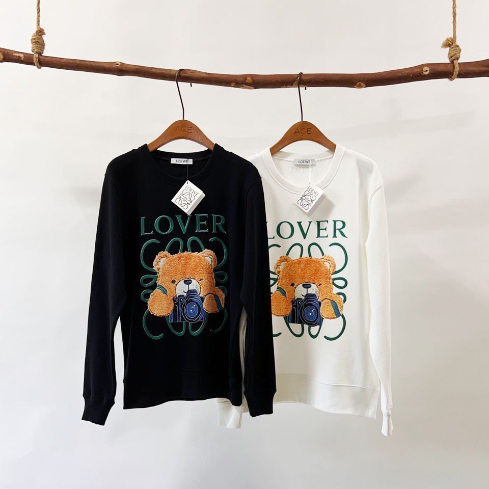 Read more about the article 로에베 찰칵 테디 맨투맨