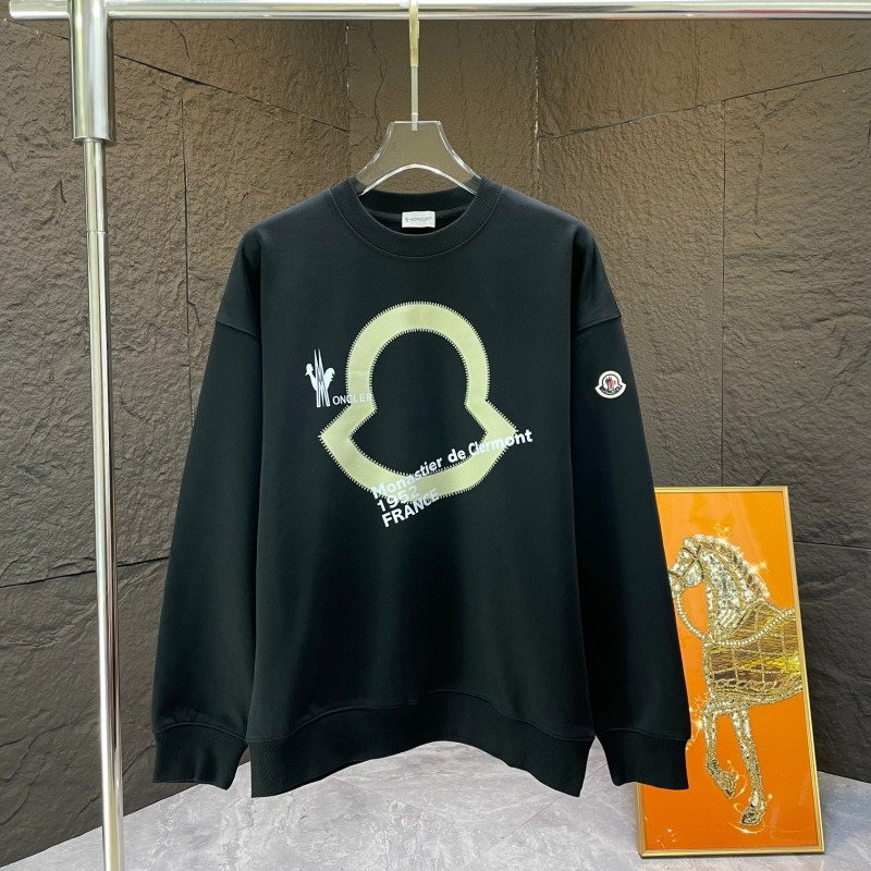 Read more about the article 몽클레어 옐로우 빅로고 오뚜기 나염 맨투맨