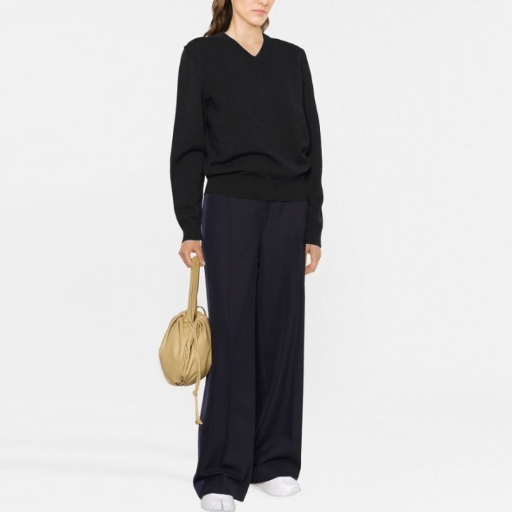 Read more about the article 메종마르지엘라 여성 브이넥 니트