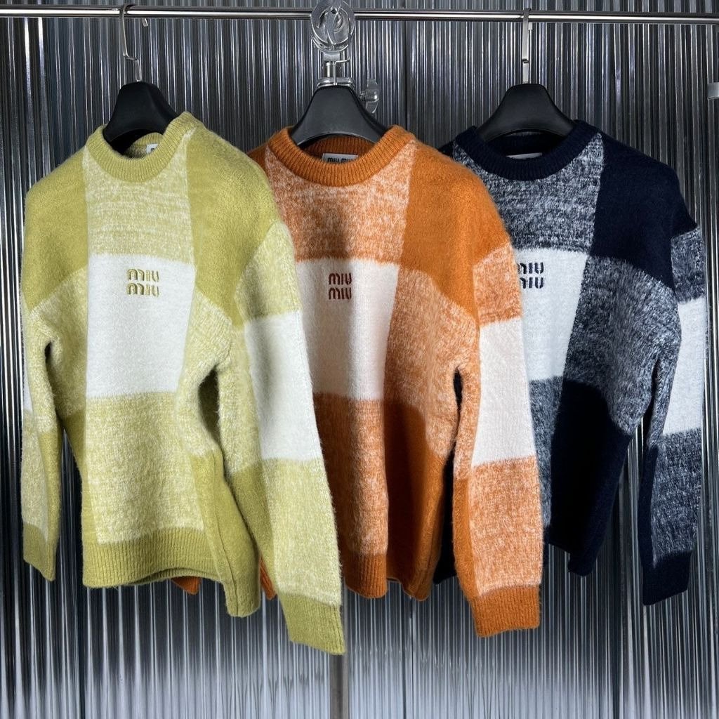 Read more about the article 미우미우 그라데이션 니트