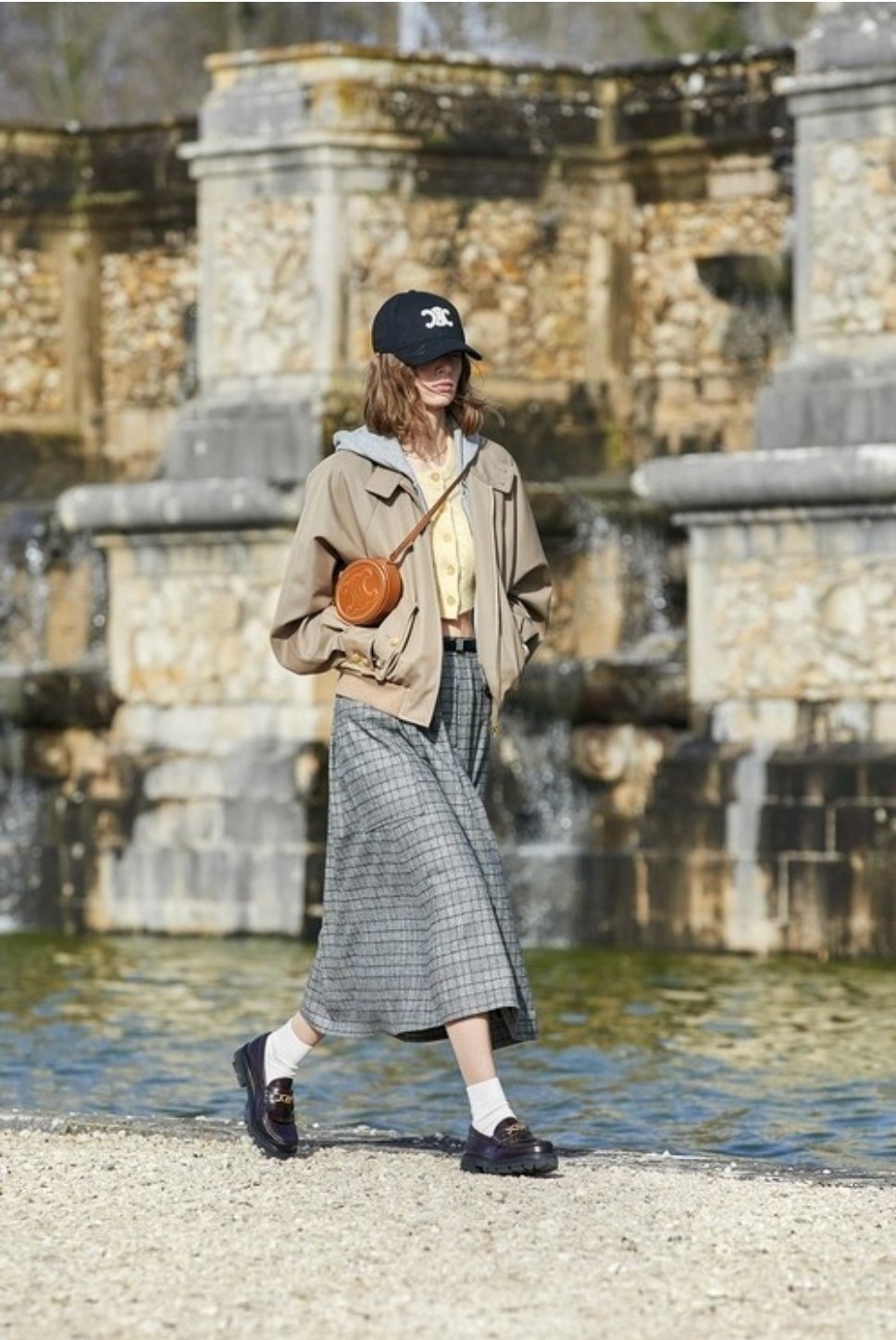 Read more about the article 셀린느 오벌백 탄 (가방