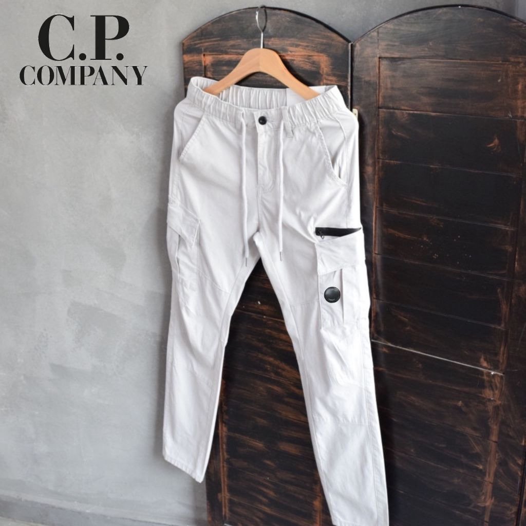 Read more about the article CP컴퍼니 언발 카고 포켓 슬림 면바지
