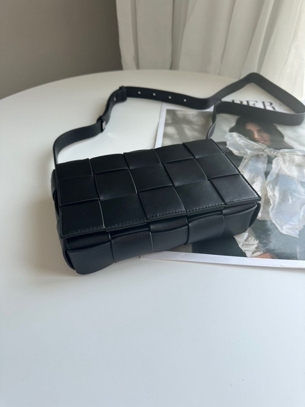 Read more about the article 보테가베네타 카세트백 (가방)