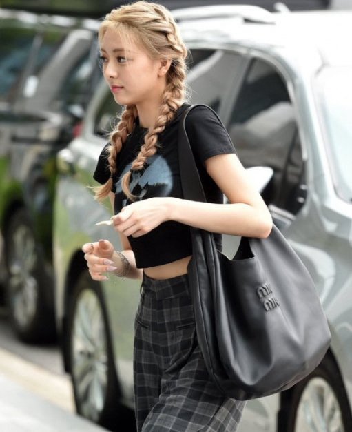 Read more about the article 미우미우 가죽 호보백 (가방)