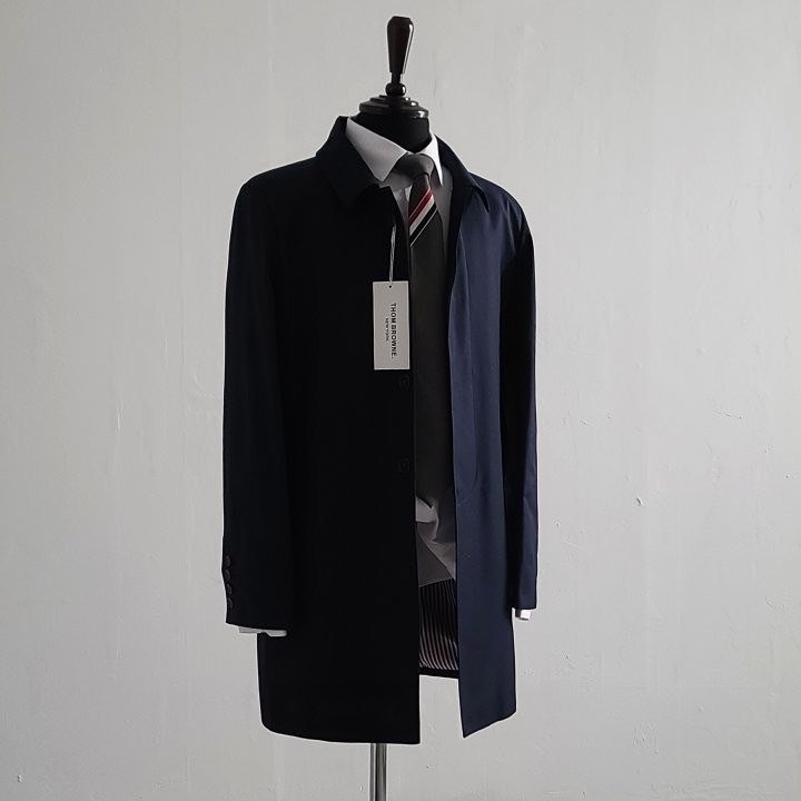 Read more about the article 톰브라운 클래식 트렌치 코트