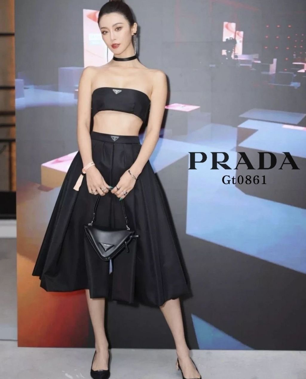 Read more about the article 프라다 로고 장식 개버딘 미디 스커트 (치마)