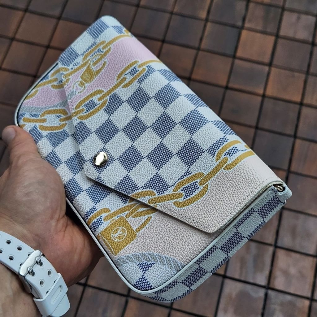 Read more about the article 루이비통 포쉐트 체인 월릿 크로스백 (가방)