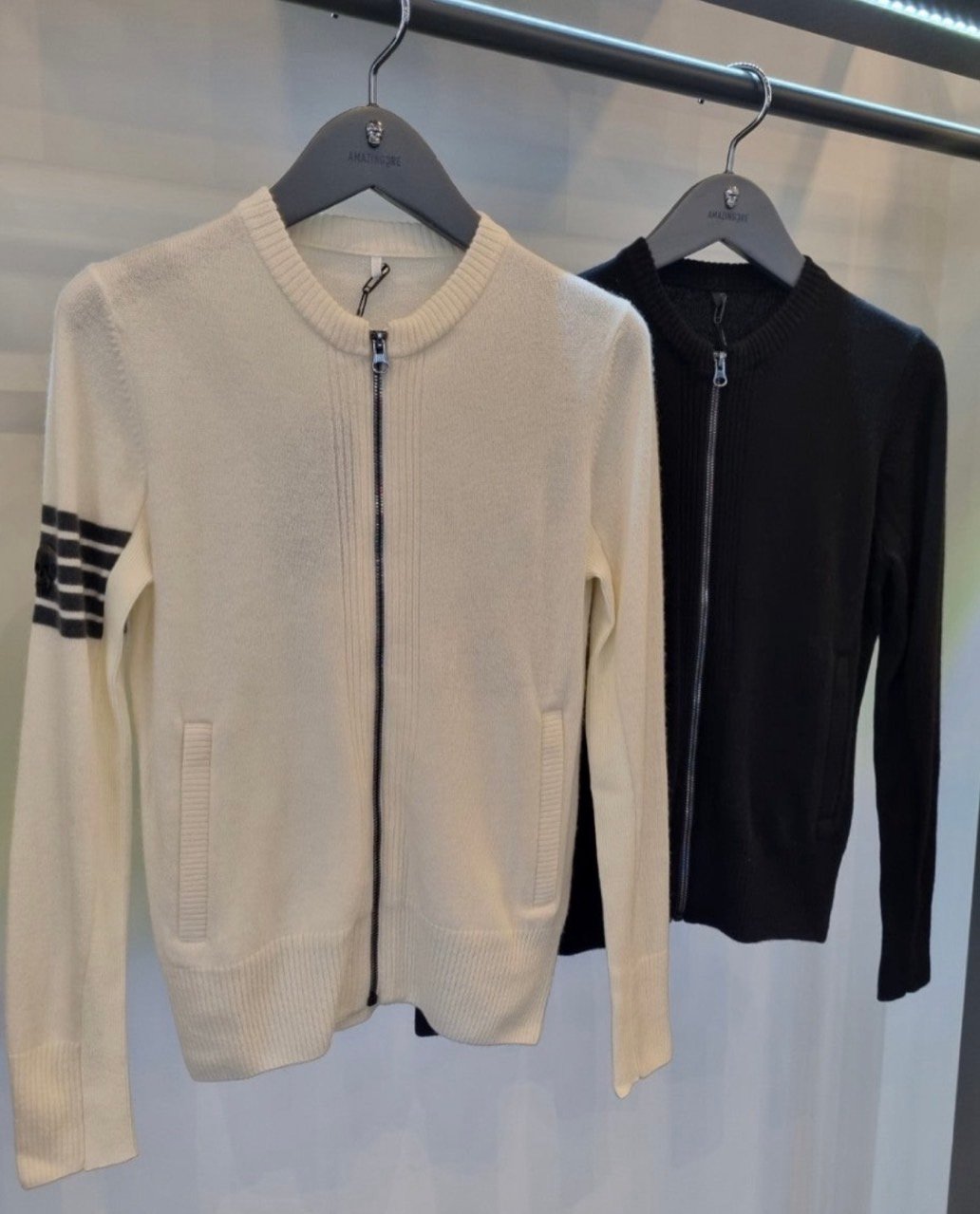 Read more about the article ⭕️#어메이징 [ AMAZING ] 정로스급여성 에센셜 집업가디건⭕️