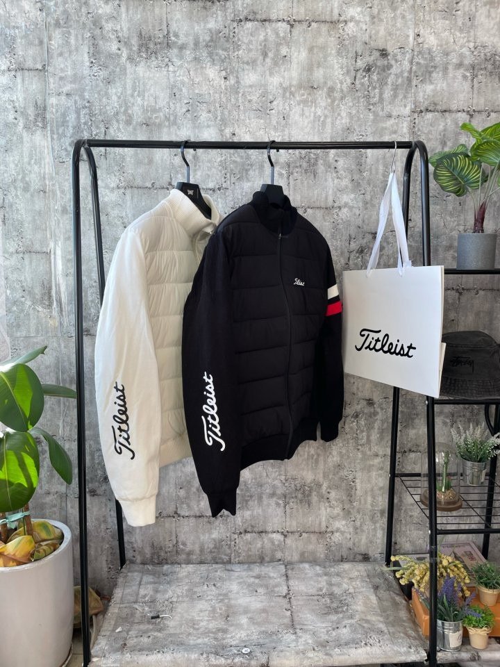 Read more about the article 타이틀리스트 프린팅 집업 패딩