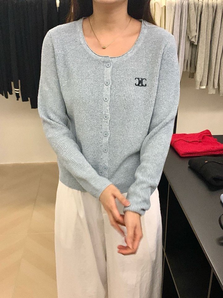 Read more about the article 셀린느 여성 트리오페 버튼 니트 가디건