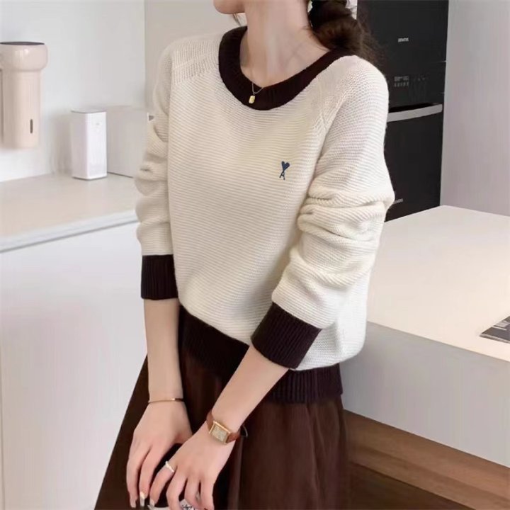 Read more about the article 아미 여성 드 꾀흐 배색 주름 니트