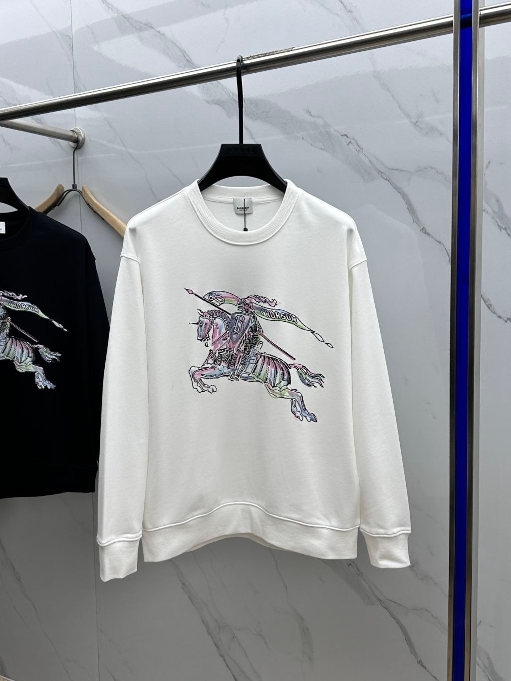 Read more about the article 버버리 수체화 맨투맨