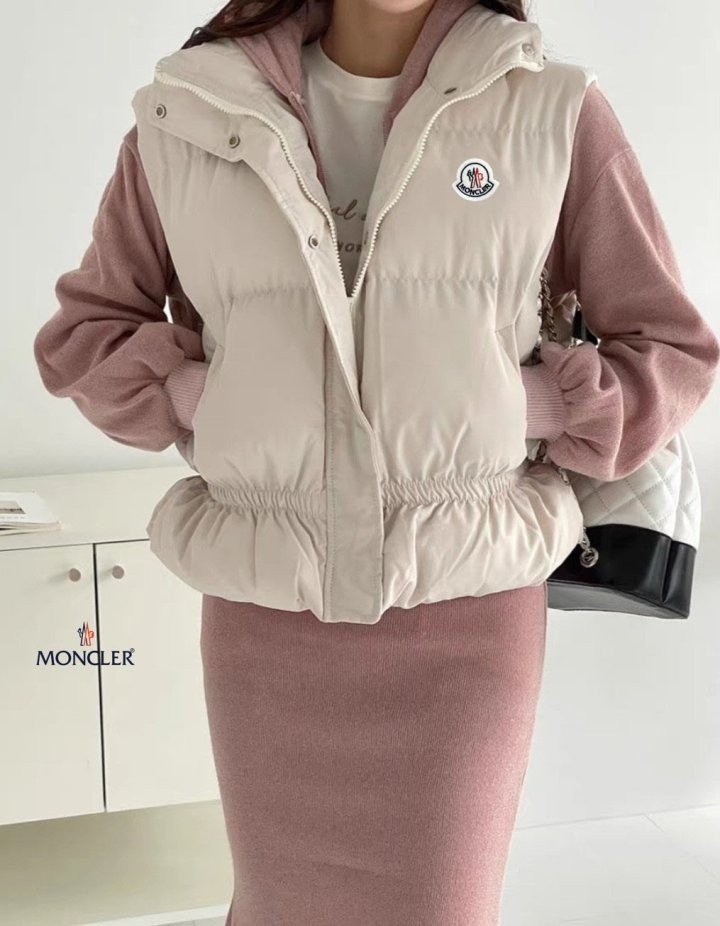 Read more about the article 몽클레어 여성 밑단 주름 패딩 조끼