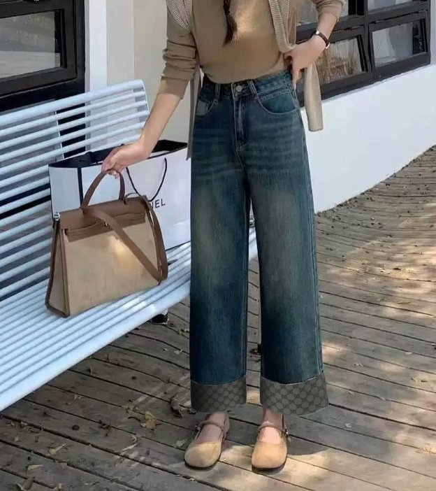 Read more about the article 구찌 여성 밑단 와이드진 청바지