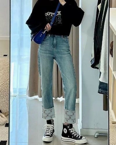 Read more about the article 셀린느 여성 스틸 로고 멀티 험 프린팅 워싱진 청바지