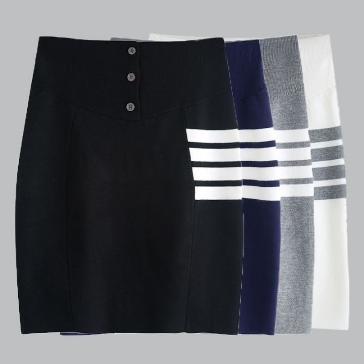 Read more about the article 톰브라운 트리플 버튼 스커트 (치마)