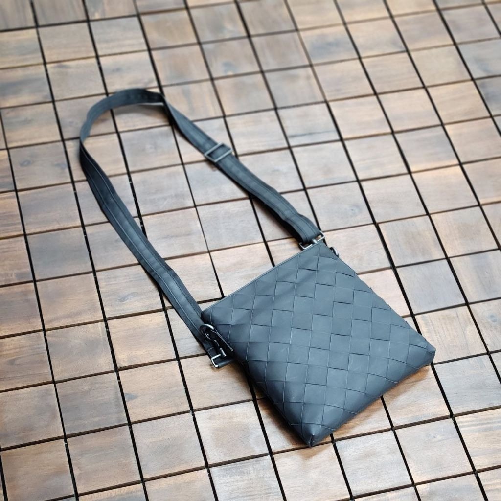 Read more about the article 보테가베네타 50 크로스백 (가방)