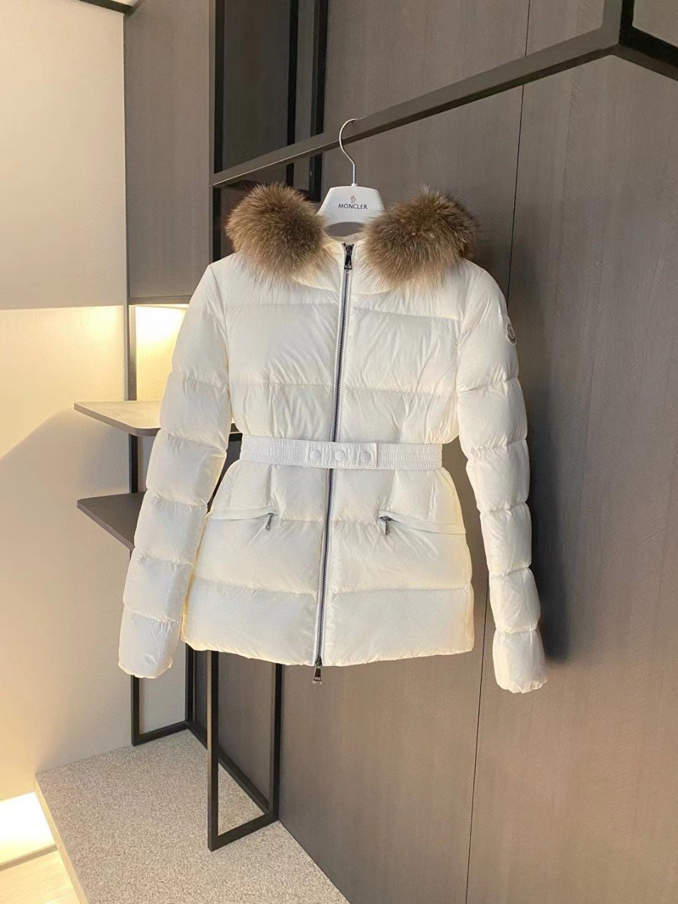 Read more about the article 몽클레어 여성 다운패딩 보에드 BOED 점퍼