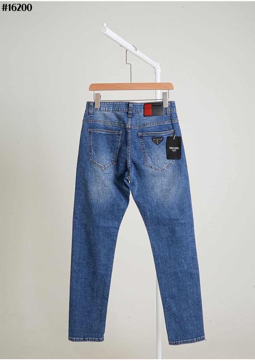Read more about the article 🔆 [PRADA] 프라다 남성 삼각 로고 포켓 패치 슬림핏 워싱 데님 팬츠 🔆#16200