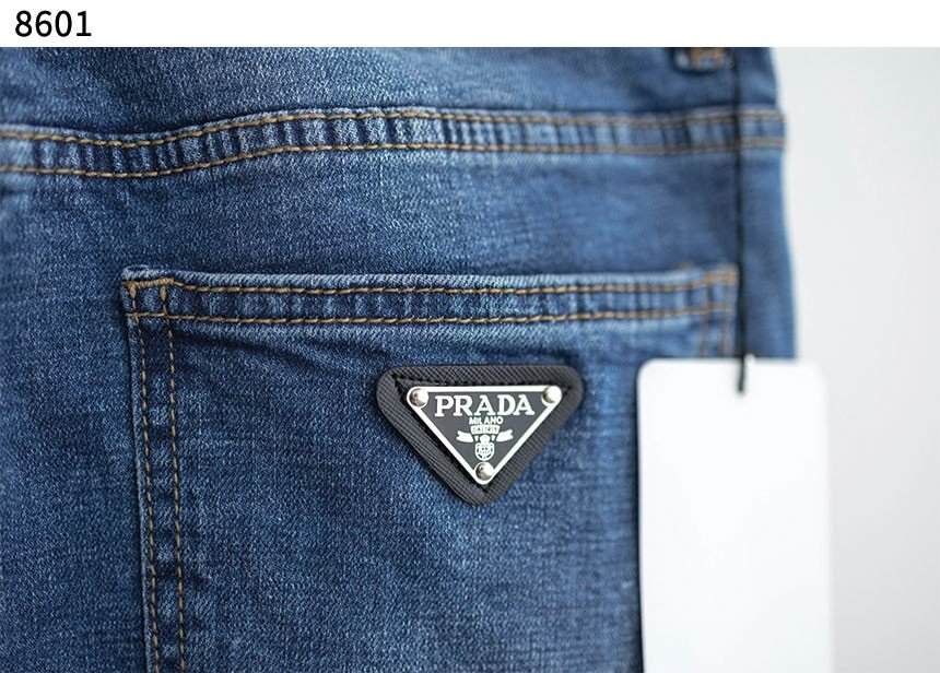 Read more about the article #프라다 [PRADA] 수입고급 프라다 삼각로고 베이직 데님 신상입고💢 #하의 #팬츠 #8601