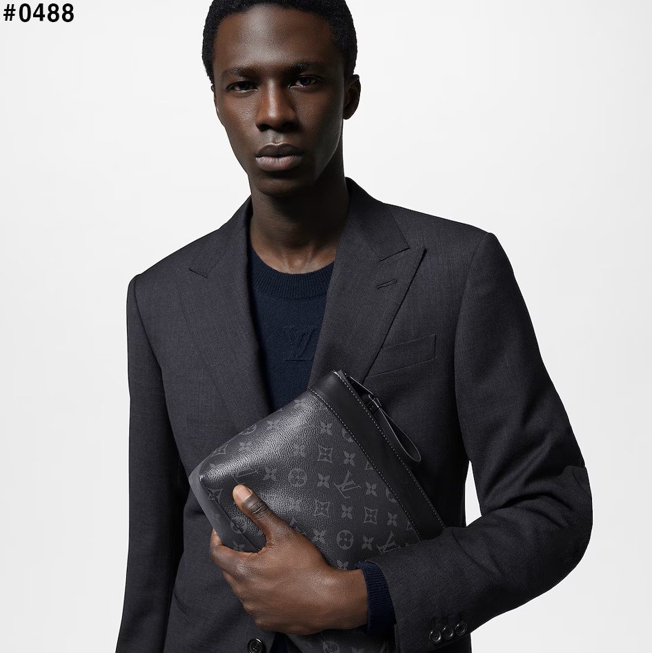 Read more about the article 루이비통 포쉐트 보야주 수플 모노그램 이클립스 클러치 백 🍀 재입고#0488