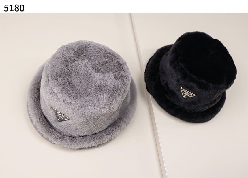 Read more about the article #프라다 [PRADA] 수입고급 프라다 삼각로고 시어링 버킷햇 신상입고💢 #모자 #5180