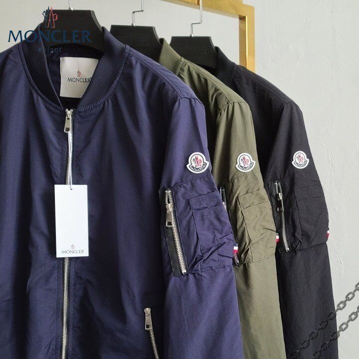 Read more about the article 몽클레어 로고 와펜 포켓 블루종 자켓