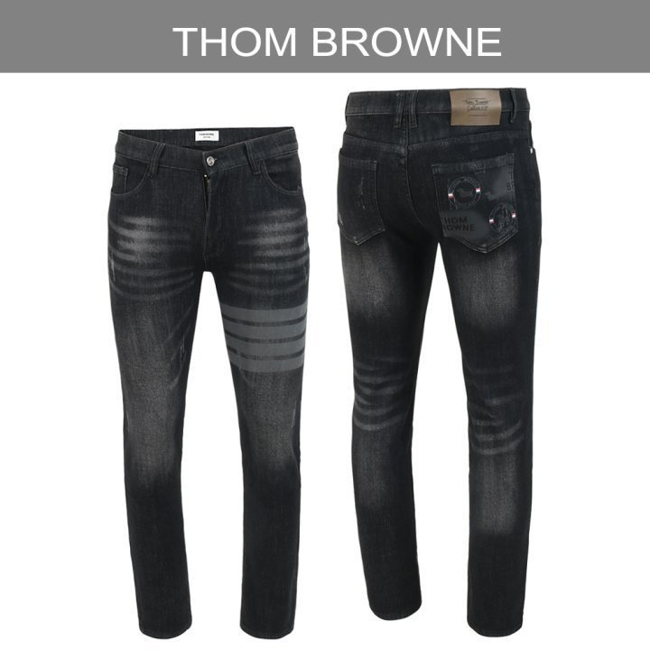 Read more about the article 톰브라운 사선 완장 도그 프린팅 융기모 청바지