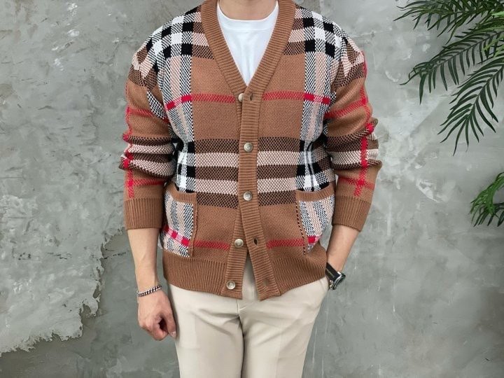 Read more about the article 버버리 체크 니트 가디건