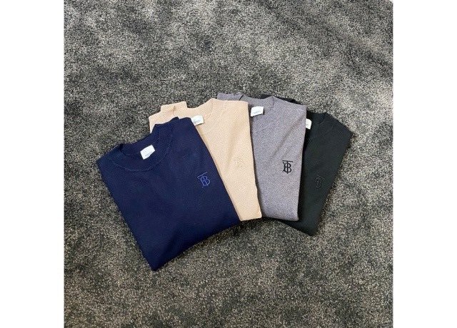 Read more about the article 버버리 TB 모노그램 니트