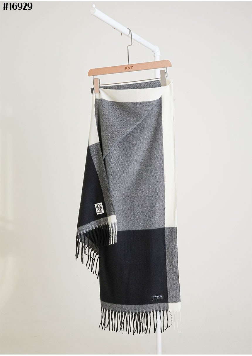 Read more about the article 🔆 [CHANEL] 샤넬 스퀘어 로고 패치 컬러 블록 울 프린지 머플러 🔆#16929