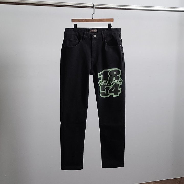 Read more about the article 루이비통 1854 융기모 청바지