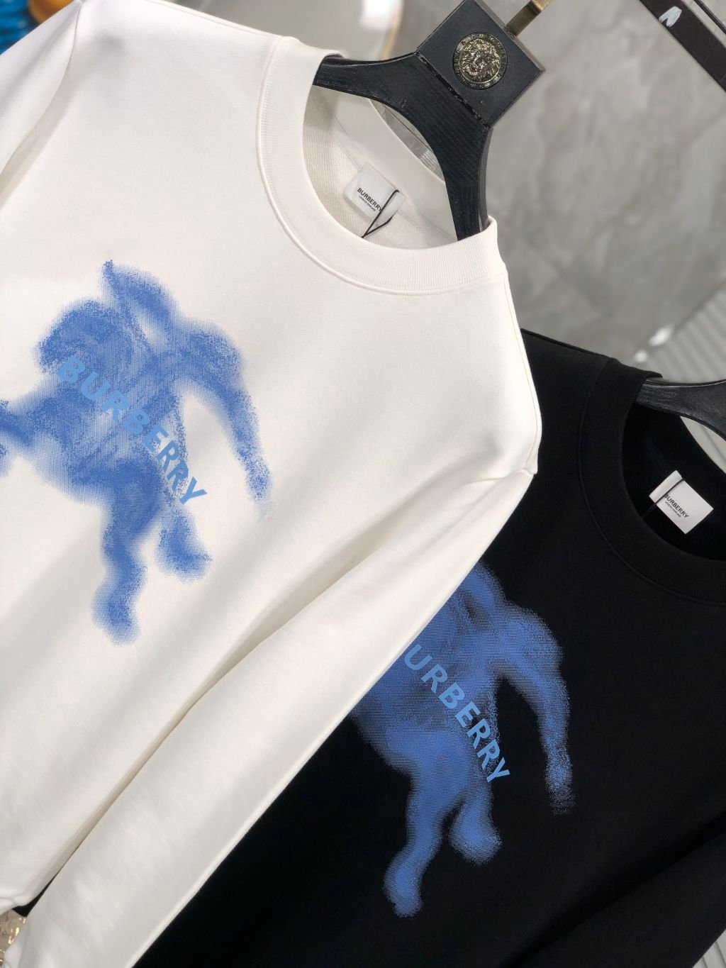 Read more about the article 버버리 브러쉬 맨투맨