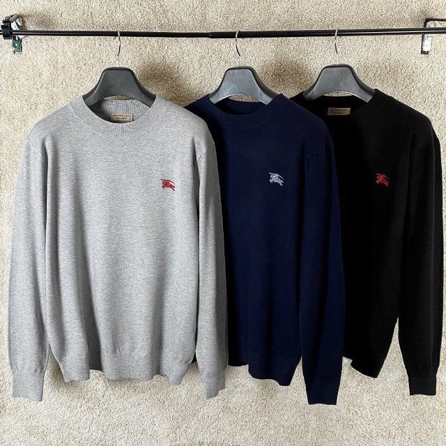 Read more about the article 버버리 기마 자수 라운드 니트