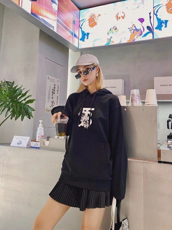 Read more about the article 버버리 소크라테스 후드티