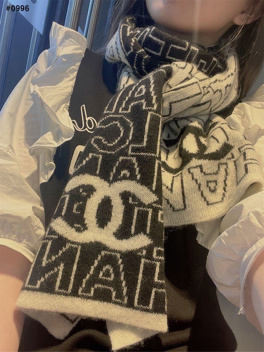 You are currently viewing 🍀 샤넬 레터링 패턴 빅로고 머플러 🍀